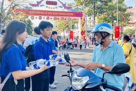 Người dân du xuân ở Bình Dương hưởng trọn gói dịch vụ miễn phí