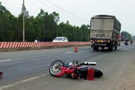 Vợ chồng tử vong dưới gầm xe tải ở Bình Dương