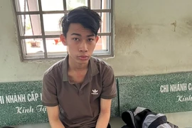 CSGT truy đuổi hàng chục km bắt kẻ cướp giật 