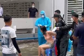 Chiều nay xử vụ người phụ nữ kiện chủ tịch liên quan vụ cưỡng chế test COVID-19 