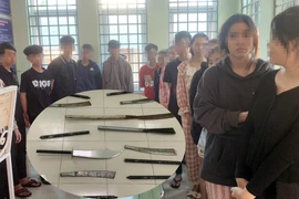 Hàng chục thanh niên thủ dao kiếm để đánh nhau 