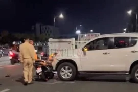 Ô tô đậu kín khu vực cấm, gián tiếp gây tai nạn làm 1 phụ nữ tử vong