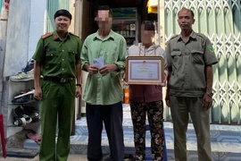 Chủ cửa hàng tạp hóa theo dõi kẻ trộm rồi báo công an