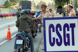 CSGT Bình Dương ra quân xử lý vi phạm nồng độ cồn