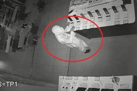 Bình Dương: Điện máy xanh bị trộm hàng chục điện thoại và đồng hồ