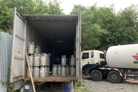 Bình Dương: Lấy thùng container làm nơi sang chiết gas để che mắt công an
