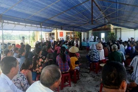 Hàng trăm người dân đòi đối thoại với nhà máy gây ô nhiễm