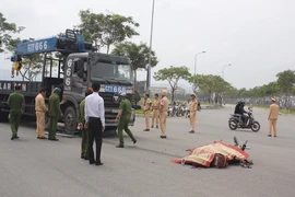 Tài xế xe tải tông chết thợ cơ khí ra trình diện 
