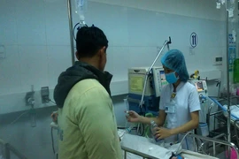 Bé trai 14 tháng tuổi rơi từ tầng 5 nguy kịch