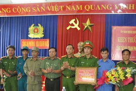 Thưởng nóng 10 triệu đồng cho lực lượng bắt vụ cỏ Mỹ