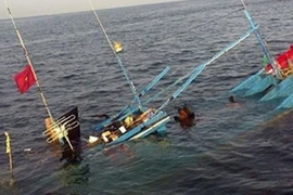 Tàu Bình Định chìm trên biển cùng 5 ngư dân
