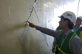 Lãnh đạo Bộ GTVT kiểm tra vết nứt hầm Hải Vân