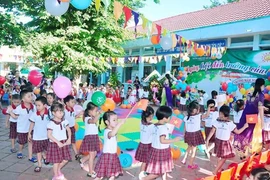 Giáo viên tố hiệu trưởng xúi phá thai vì... thành tích