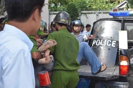 Giải cứu thành công nữ con tin tại Huế