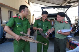 Công an Quảng Nam vận động dân giao nộp cả ngàn khẩu súng