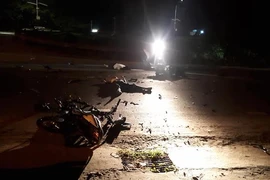 2 xe máy lao vào nhau, 3 thanh niên tử vong 