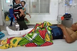 'Sa tặc' lái ô tô tông gãy chân cán bộ địa chính