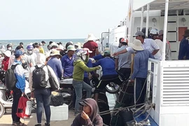 Chính thức thu phí du khách đến đảo Lý Sơn