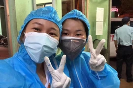Chùm ảnh đặc biệt về các y bác sĩ Đà Nẵng bị cách ly