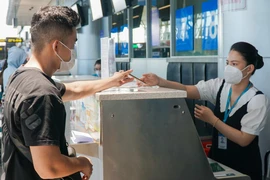 Sân bay, bến xe đìu hiu sau 1 tuần phục hồi hoạt động