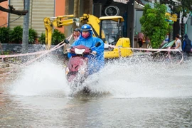 Mưa lớn, nhiều tuyến đường ở Đà Nẵng ngập cục bộ