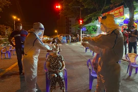 Đà Nẵng thí điểm phát kít test nhanh COVID-19 cho dân tự làm tại nhà