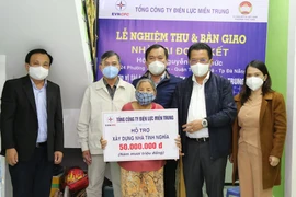 Điện lực Miền Trung hỗ trợ xây 70 nhà tình nghĩa tại Miền Trung-Tây Nguyên