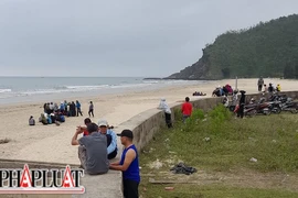 Nam sinh lớp 8 mất tích khi đi tắm biển ở Quảng Bình