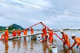 273 kỹ sư và công nhân điện lực miền Trung sẽ ra miền Bắc hỗ trợ khắc phục sự cố lưới điện