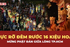 Hàng ngàn người đổ về trung tâm TP.HCM dự lễ rước tôn tượng Đức Phật đản sinh
