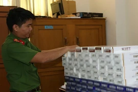 Quản lý xe khách chở 260 cây thuốc lá lậu