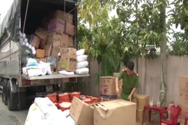 Bắt 2 xe tải chở đầy thực phẩm không có giấy tờ 