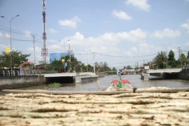 Hậu Giang đối thoại vụ xây cầu làm nghẽn đường thủy