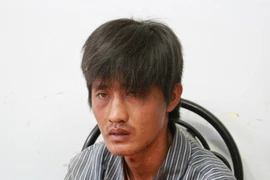 Khởi tố kẻ dùng kéo đâm bị thương 1 công an