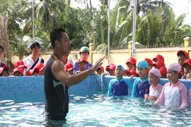 Tặng hồ bơi đầu tiên cho hành trình chống đuối nước quốc gia 