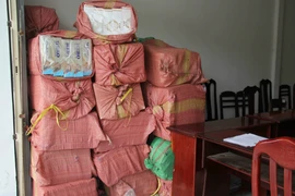Gần 20.000 bao thuốc lá lậu trên ô tô gắn biển số giả