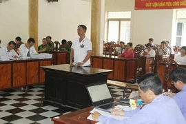 Vợ bị cáo nói đưa tiền cho gia đình bị hại là... làm từ thiện