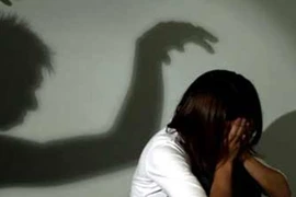 Đang bị xử tội hiếp dâm, thiếu niên lại xâm hại bé gái 8 tuổi