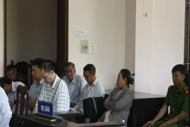 Ban lãnh đạo công ty Lương thực Hậu Giang cùng hầu tòa