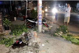 Tông xe máy vào trụ điện, nam thanh niên tử vong