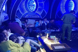 Gần 100 người dương tính với ma túy trong quán karaoke