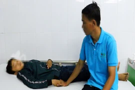 Vô tình va chạm bạn nữ, học sinh nam bị đánh hội đồng