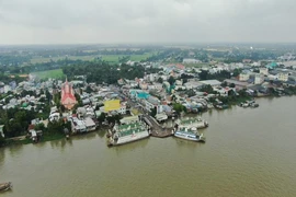 Bến phà Vàm Cống nhìn từ trên cao