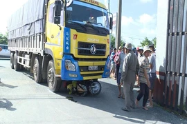 Người đàn ông tử vong dưới gầm xe tải