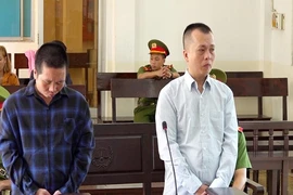 Cậu 'rủ' cháu vào tù vì buôn hàng cấm