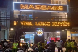 Không trả đủ tiền bo, khách bị nữ nhân viên massage đâm chết