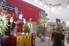 Thiếu tướng Lê Tấn Tới đọc điếu văn truy điệu Thiếu tá Nguyễn Thanh Hải