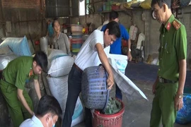 Bắt quả tang cơ sở sản xuất đồ chay sử dụng hàn the