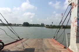 Đò đưa rước khách sang sông ở An Giang
