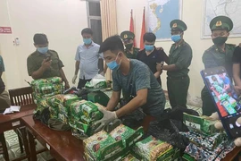 Bắt 2 người vận chuyển 40 kg ma túy từ Campuchia về Việt Nam